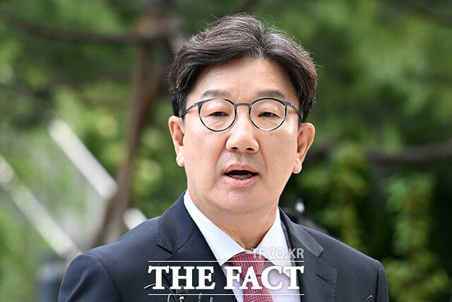 특검팀은 27일 오전부터 정치자금법 위반 혐의를 받는 권 의원의 피의자 조사를 진행한다. /서예원 기자