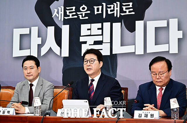 모두발언 하는 신동욱 국민의힘 최고위원(가운데).