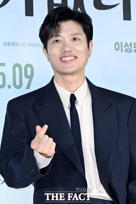 박희순이 TV조선 컨피던스맨 KR과 영화 어쩔수가없다로 9월 안방과 스크린을 동시에 달굴 준비를 마쳤다. /남용희 기자