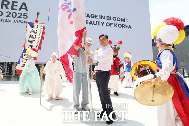 26일부터 이틀간 일본을 방문 중인 김관영 전북도지사가 오사카에서 열리는 2025 오사카 엑스포를 찾아 전북 홍보관을 둘러보고 임실필봉농악단과 이시카와현 토라노스케 공연팀의 합동 공연 및 한국관 시찰 등 다양한 국제 교류 활동과 올림픽 유치 활동을 펼치고 있다. /전북도