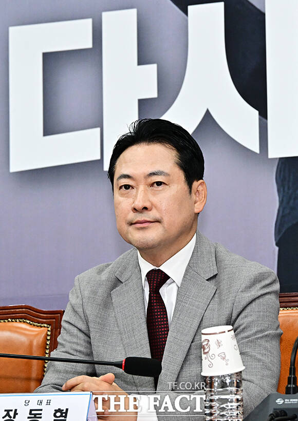 생각에 잠긴 장동혁 국민의힘 대표.