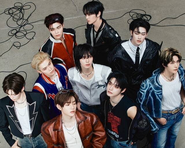 그룹 제로베이스원이 27일 첫 정규 앨범 네버 세이 네버의 앨범 샘플러를 선보였다./웨이크원