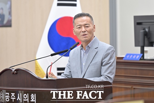 서승열 공주시의원이 27일 공주시의회 제260회 임시회 제3차 본회의 농업기술센터 소관 업무보고 자리에서 질문을 하고 있다. /공주시의회