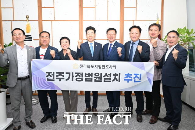 완주군의회가 26일 전북지방변호사회, 전주가정법원설치추진특별위원회와 전주가정법원 및 완주군법원 설치를 위한 간담회를 가졌다. /완주군의회