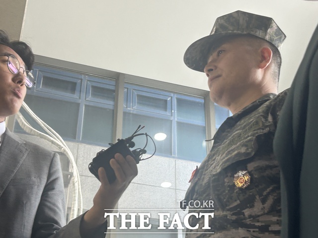 박정훈 해병대 수사단장(대령)이 27일 오전 서울 서초구 채상병특검 사무실에 출석하고 있다. /김해인 기자
