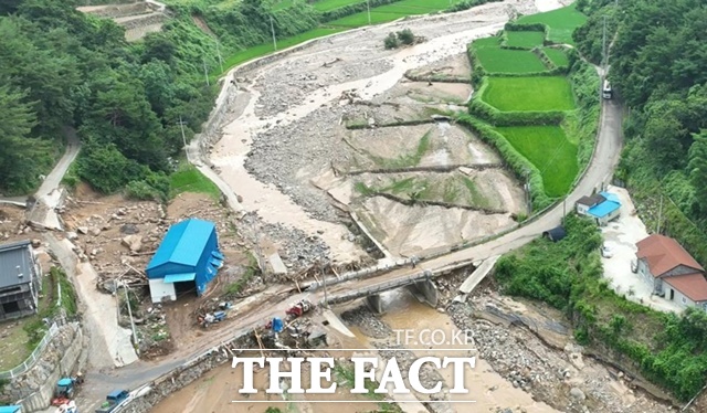 지난달 집중호우로 피해가 발생한 합천군 가회천 모습/합천군