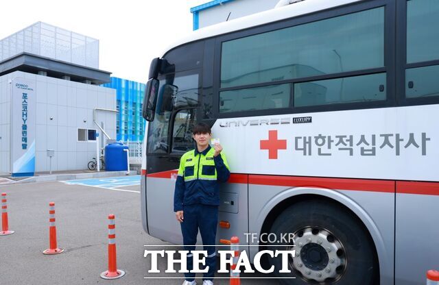 포스코HY클린메탈이 사랑의 헌혈 봉사활동을 실시하고 있다./포스코HY클린메탈