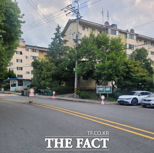 전주시 완산구 효자동1가 효자주공 주택재건축정비사업이 추진되고 있는 현장 정문. /전주=김종일 기자