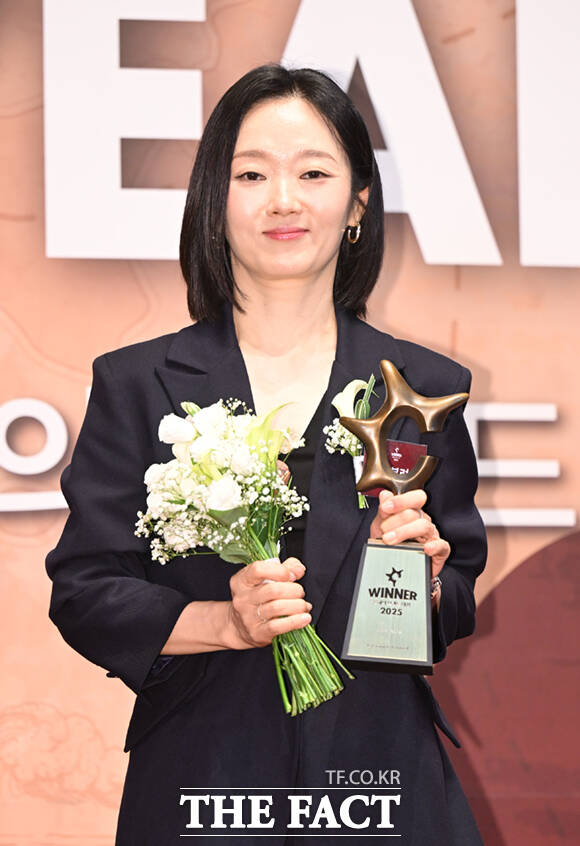 여자배우(신스틸러) 부문 수상자- 배우 이봉련.