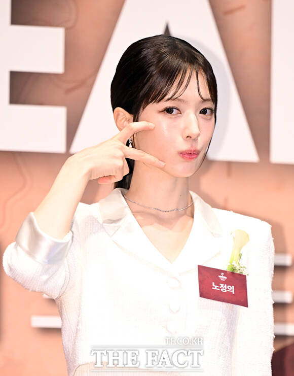 배우 노정의가 28일 서울 중구 장충동 신라호텔에서 열린 2025 올해의 브랜드 대상에서 여자배우(라이징스타) 부문 수상자로 참석해 포즈를 취하고 있다. /이새롬 기자