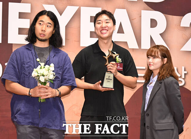 프로그램(여행예능) 부문 수상자- 태어난 김에 세계일주4 김익환 PD, 김지우 PD, 장하린 PD(왼쪽부터).