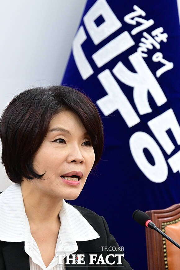 한정애 더불어민주당 정책위의장이 28일 오전 서울 여의도 국회에서 열린 정책조정회의에서 모두발언을 하고 있다. /국회=남윤호 기자