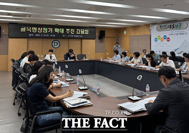 광주 남구가 골목형 상점가 확대 추진 간담회를 개최하고 있다./광주 남구