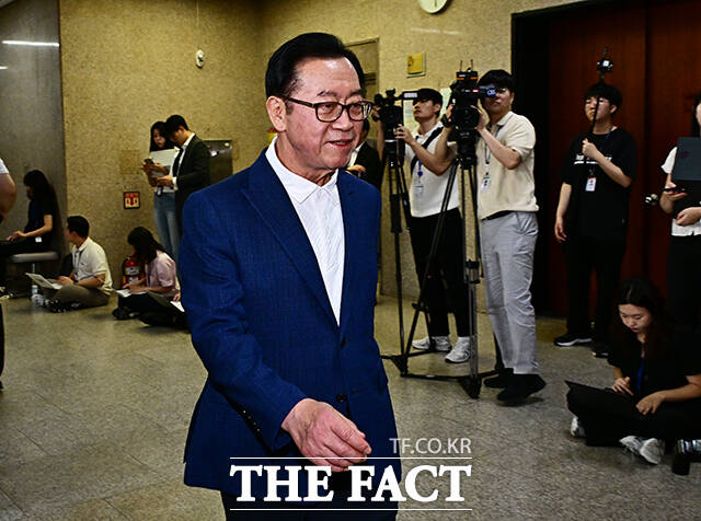 당대표-중진의원 회의 참석하는 이종배 국민의힘 의원.