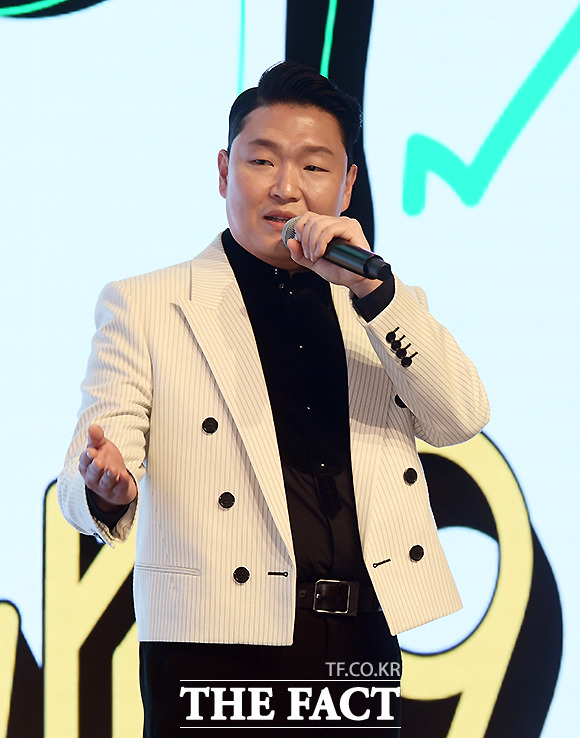 가수 싸이가 향정신성의약품 대리 수령 혐의로 경찰 조사를 받는 가운데 소속사 피네이션이 28일 공식 입장을 밝혔다. /더팩트 DB