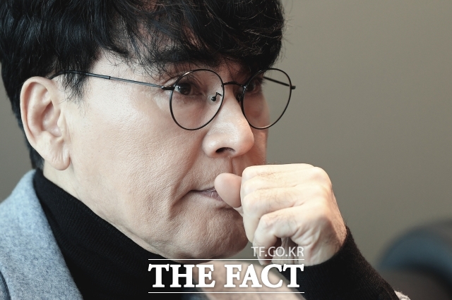 가수 조항조가 활발한 방송 출연과 콘서트 활동으로 트롯 황제의 위상을 보여주고 있다. 데뷔 40년이 넘도록 꾸준히 무대를 지켜온 그는 여전히 대중과 가까이 호흡하며 변함없는 존재감을 과시하고 있다. /더팩트 DB