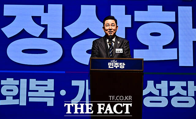 인사말 하는 김병기 원내대표.