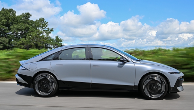 28일 오전 더 뉴 아이오닉 6가 경기 고양시 현대 모터스튜디오를 출발해 양주시의 한 카페를 향해 주행 중이다. /현대자동차