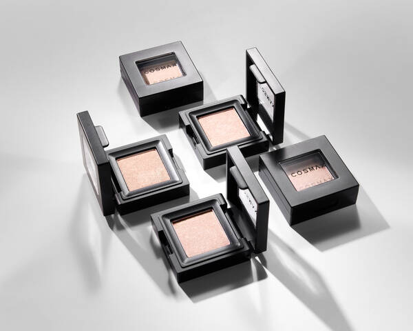 코스맥스가 미백 기능성 고시원료를 적용한 신규 파우더 제형을 개발하고 식품의약품안전처로부터 허가를 취득했다, /코스맥스