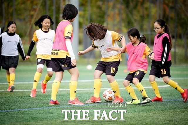 지난 2024년 스포츠토토 여자축구교실에 참여한 유소녀 회원들./세종스포츠토토여자축구단