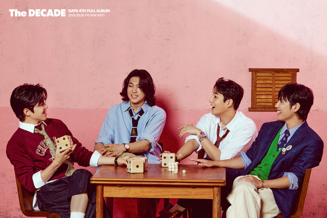 밴드 데이식스가 네 번째 정규 앨범 더 데케이드 콘셉트 포토를 추가 공개했다. 데이식스의 더 데케이드는 9월 5일 오후 6시 발매된다./JYP엔터테인먼트