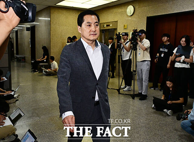 당대표-중진의원 회의 참석하는 박대출 국민의힘 의원.