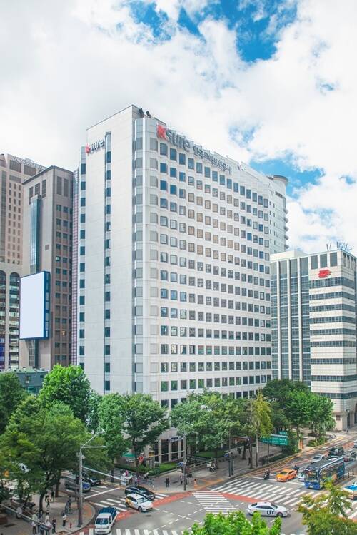 한국무역보험공사는 지난 28일 서울 종로구 본사에서 기술보증기금(이하 기보)과 보증·보험기관 감사 전문성 강화 및 내부통제 선진화를 위한 감사업무 협약을 체결했다. 사진은 무보 전경. /한국무역보험공사.