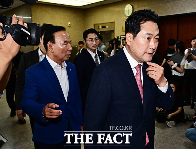 당대표-중진의원 회의 참석하는 장동혁 국민의힘 대표와 송언석 원내대표, 박덕흠 의원.