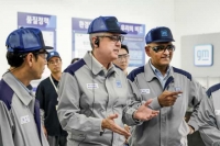  한국GM, 철수설 재점화 속 비자레알 사장 창원공장 방문