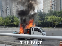  세종시 어진동 도로서 차량 화재…인명피해 없어