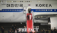  '3박 6일 순방' 마치고 귀국한 이재명 대통령 [TF사진관]