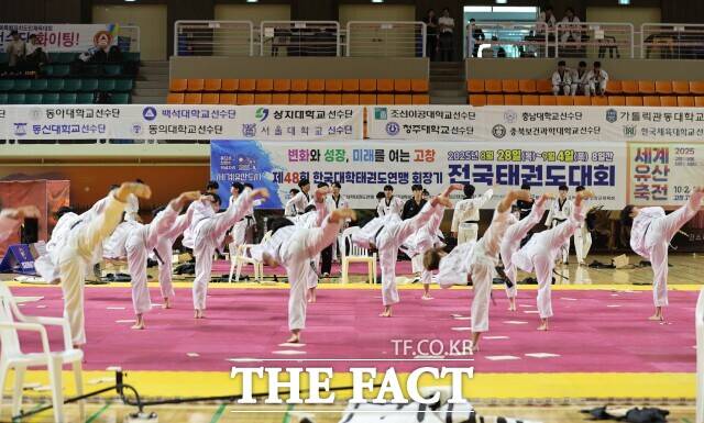 제48회 한국대학태권도연맹회장기 전국 태권도대회가 9월 4일까지 전북 고창군립체육관에서 열린다. /고창군