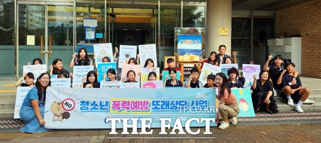 또래상담 합동 등굣길 아웃리치 진행 모습./의왕시청소년상담복지센터