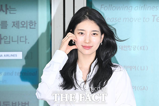 수지의 결혼설이 불거진 가운데 소속사 대표가 유언비어 퍼트리다 걸리면 혼난다고 루머를 일축했다. /서예원 기자