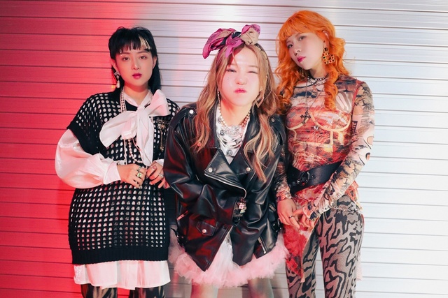 피싱걸스는 이번 공연이 루프탑에서 진행되는 만큼 멋진 하늘과 함께 할 수 있을 것 같아서 더 기대가 된다. 특히 우리 공연이 6시에 시작되니 운이 좋으면 해질녘 노을이 지는 풍경과 함께 공연을 감상하실 수 있지 않을까 한다고 말했다. /피싱걸스