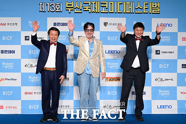 이경신 BICF 자문위원회 회장과 가수 윤수일, 최재후 창원상공회의소 회장(왼쪽부터).