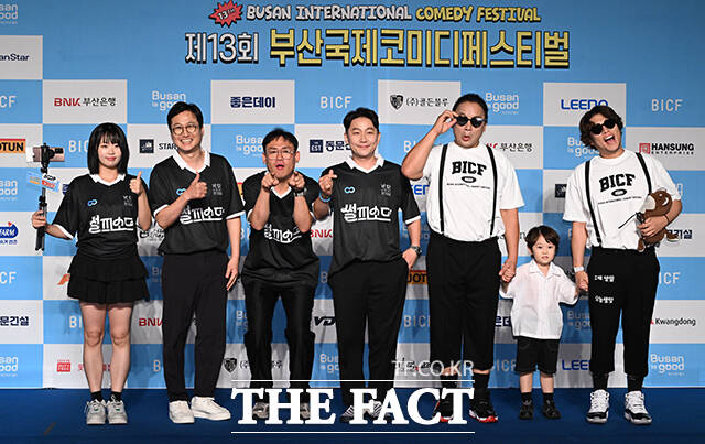 코미디언 김순지와 조현민, 이원구, 이광섭, 조수원, 최기섭(왼쪽부터).