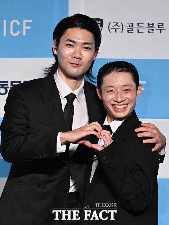 유튜버 닛몰캐쉬(왼쪽)와 158.