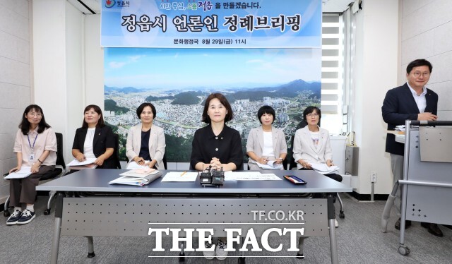 정읍시는 29일 시청 소회의실에서 언론인 대상 문화행정국 정례브리핑을 열고 가을 전시·축제와 평생학습, 재산세 등 생활 밀착형 일정을 공개했다. / 정읍시