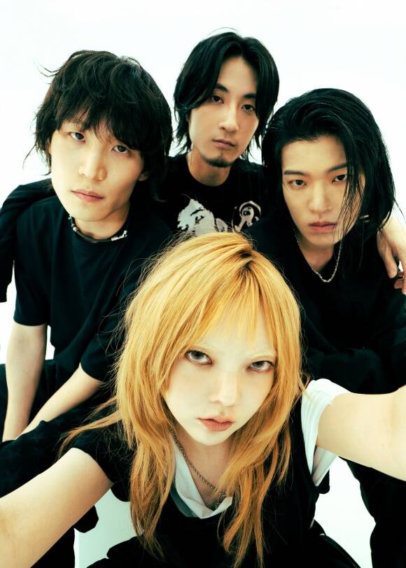 황인규·황린·박다울·김예지(왼쪽부터 시계방향으로) 밴드 카디가 10일 새 EP 웬 더 라이트스 아웃을 발매한다. 새 EP에는 타이틀곡 도깨비불을 포함해 4곡의 신곡이 수록된다./플래닛케이