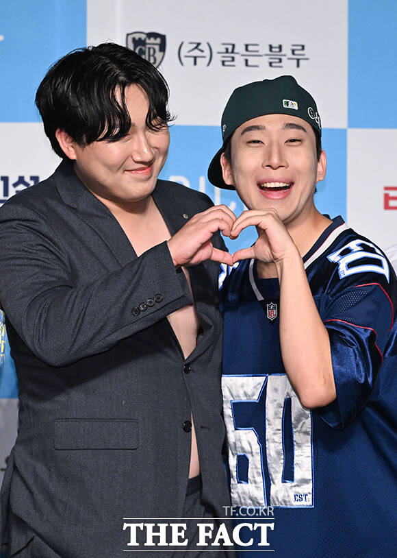 코미디언 윤재웅(왼쪽)과 유연조.