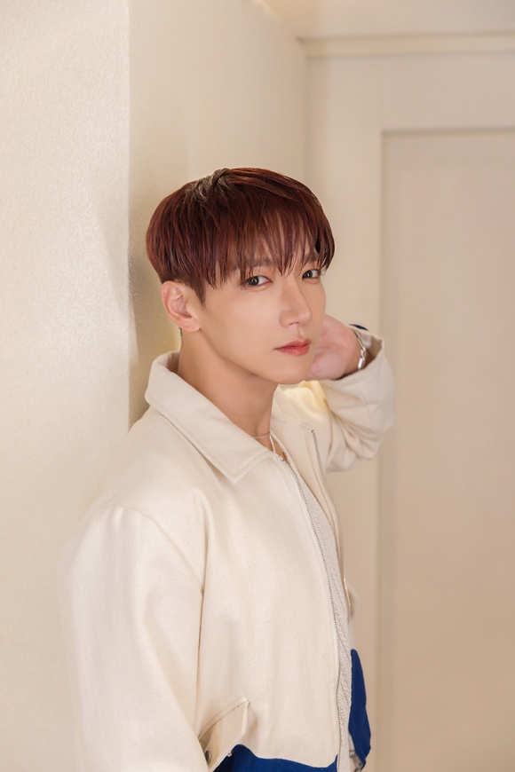 준케이에 이어 같은 2PM 멤버인 장우영도 15일 새 앨범의 발매를 앞두고 있다. 이에 준케이는 아직 구체적인 2PM 완전체 활동의 계획은 없지만 멤버들과 이야기정도는 나누고 있다고 밝혔다./JYP엔터테인먼트