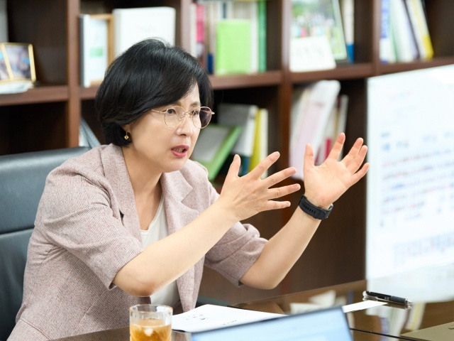 이 구청장의 시선은 단순한 부동산 가격이나 인프라에 머물지 않는다. 도시의 외형뿐 아니라 사람 중심의 도시 환경을 만들어야 한다는 것이 그의 소신이다. /강동구