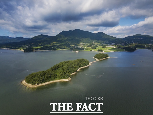 경남도 ‘해양쓰레기 제로(ZERO)섬 조성사업’ 대상에 추가 지정된 남해군 상장도와 하장도/경남도