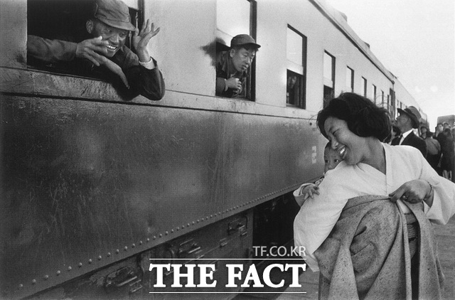 신현국 작 아빠 빠이 빠이(1962년). /사광회