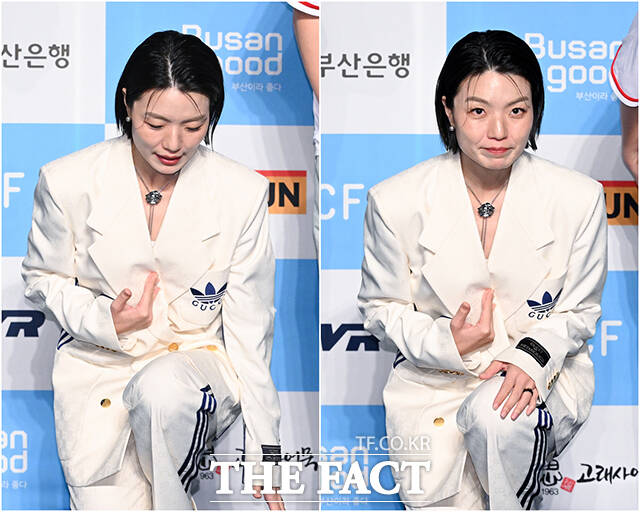 코미디언 안영미가 29일 오후 부산 해운대구 벡스코 오디토리움에서 열린 제13회 부산국제코미디페스티벌 블루카펫에 참석해 포즈를 취하고 있다. /부산=서예원 기자