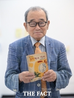  동시집 소개하는 신현득 선생 [포토]