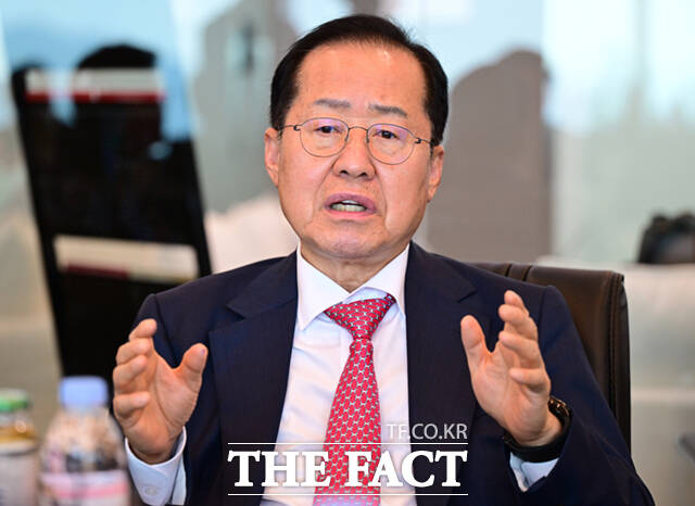 홍준표 전 대구시장이 30일 TV홍카콜라를 다시 시작한다고 밝혔다. /남윤호 기자