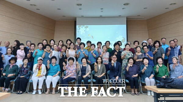 산내종합사회복지관이 국민연금아카데미 졸업식을 개최했다./산내종합사회복지관