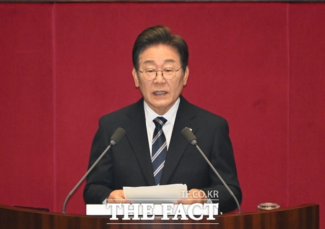 이재명 대통령은 31일 당분간 국민들의 어려움을 살피고 새로운 성장동력을 찾기 위해 민생과 경제에 집중하겠다고 밝혔다. /국회사진기자단